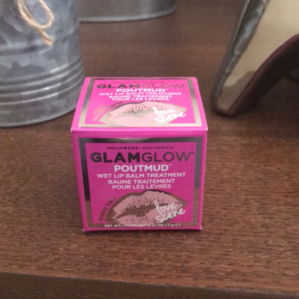 Glamglow poutmud in color LOVE SCENE